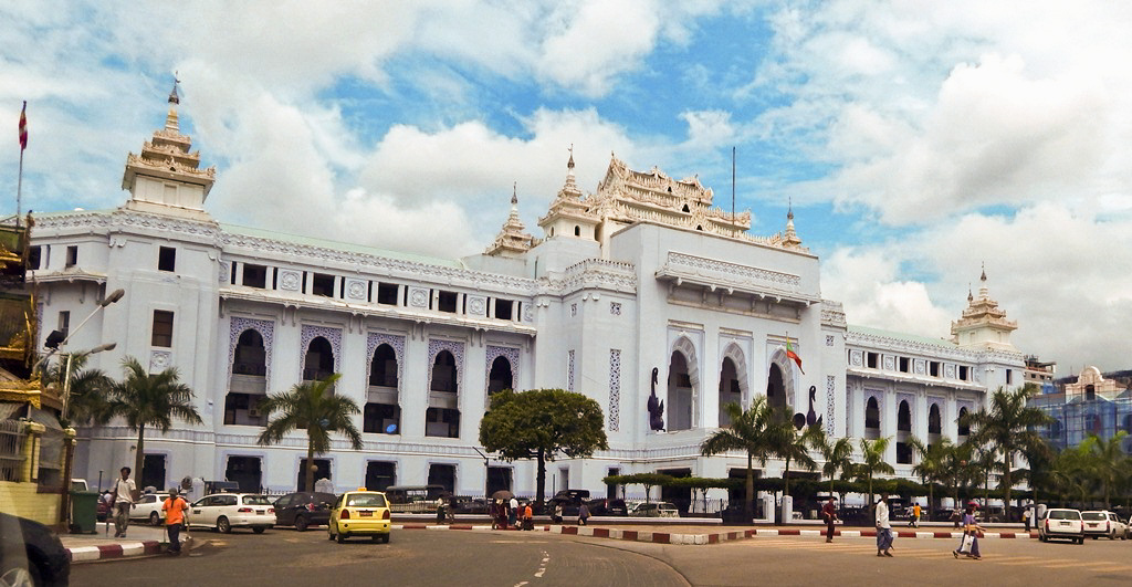 Yangon City Hall được xây dựng vào năm 1936