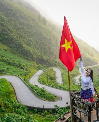 Hướng dẫn tạo lá cờ Việt Nam bay phấp phới bằng Illustrator