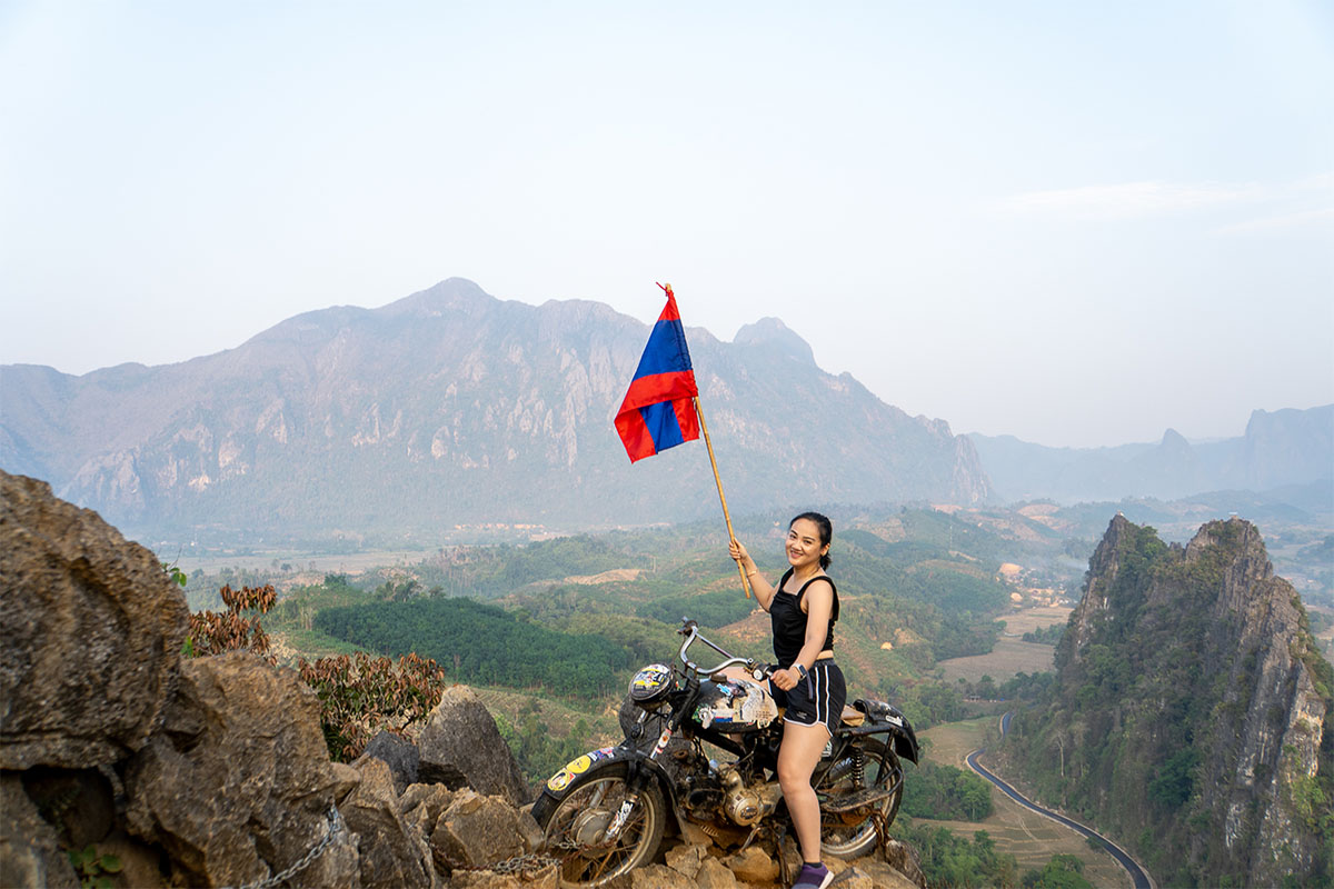 Leo viewpoint ngắm toàn cảnh núi đá vôi