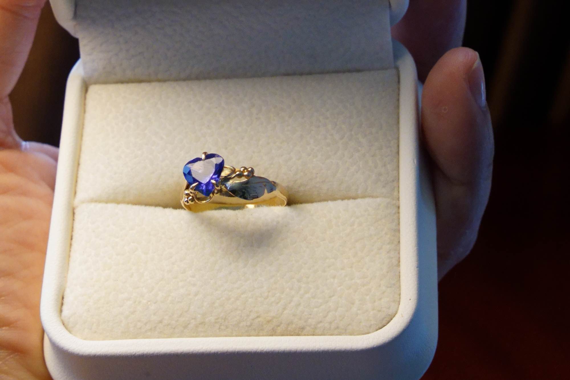 Tanzanite tím - viên đá mình chọn làm quà tặng ý nghĩa